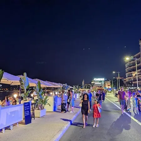 Stunning Large 2 Seafront *