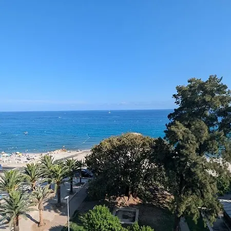 Stunning Large 2 Seafront *