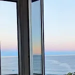 Stunning Large 2 Seafront Apartman