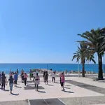 Stunning Large 2 Seafront Apartman