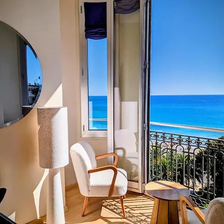 Stunning Large 2 Seafront *