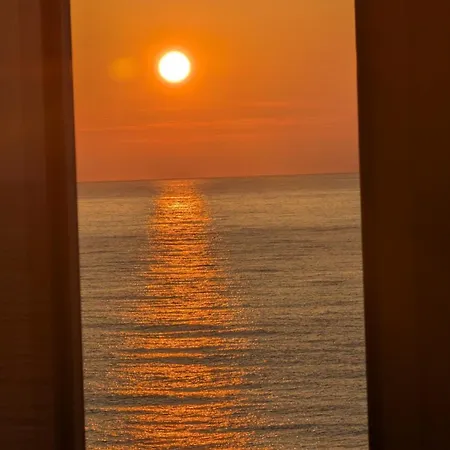 Stunning Large 2 Seafront *