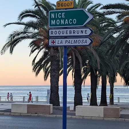 Stunning Large 2 Seafront مينتون