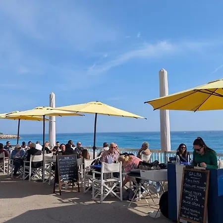 Stunning Large 2 Seafront شقة *