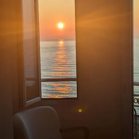 דירה Stunning Large 2 Seafront *