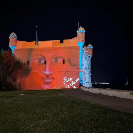 Stunning Large 2 Seafront דירה מנטון