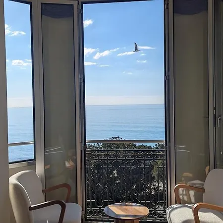 דירה Stunning Large 2 Seafront *