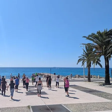 Stunning Large 2 Seafront شقة