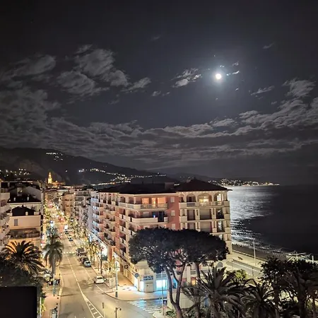 דירה Stunning Large 2 Seafront *