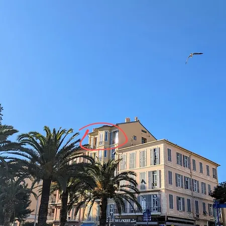 Stunning Large 2 Seafront דירה
