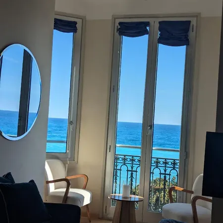 Stunning Large 2 Seafront Apartament *
