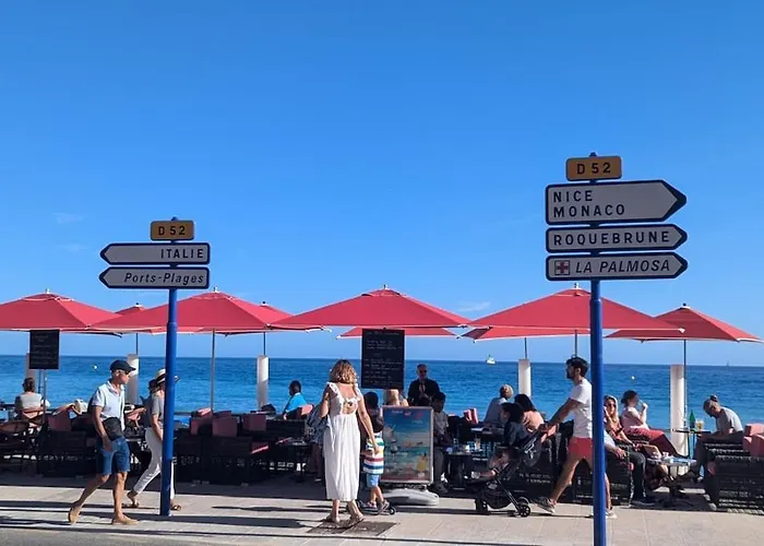 Stunning Large 2 Seafront Апартаменты