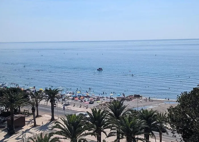 Stunning Large 2 Seafront Ментона