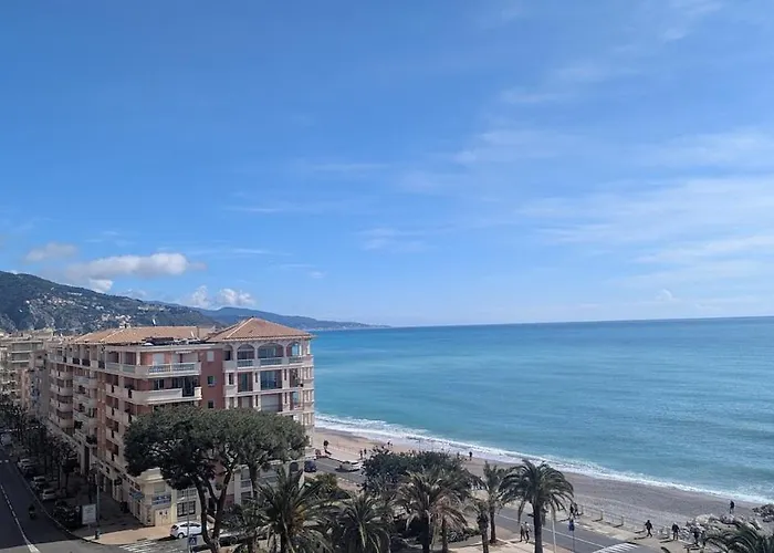 Апартаменты Stunning Large 2 Seafront