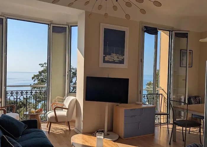 Stunning Large 2 Seafront Апартаменты