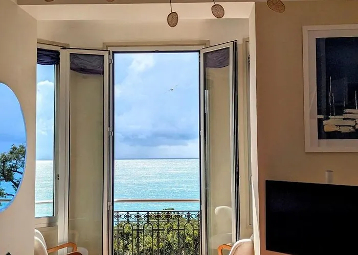 Stunning Large 2 Seafront Апартаменты