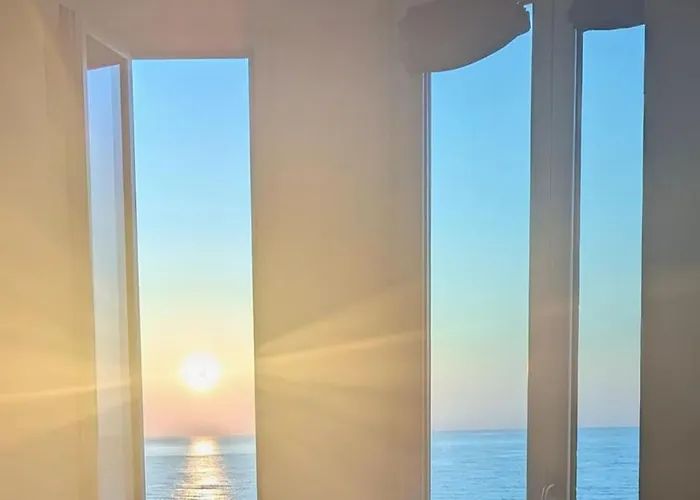 Апартаменты Stunning Large 2 Seafront